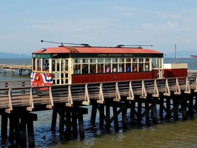 Astoria Riverfront Trolley