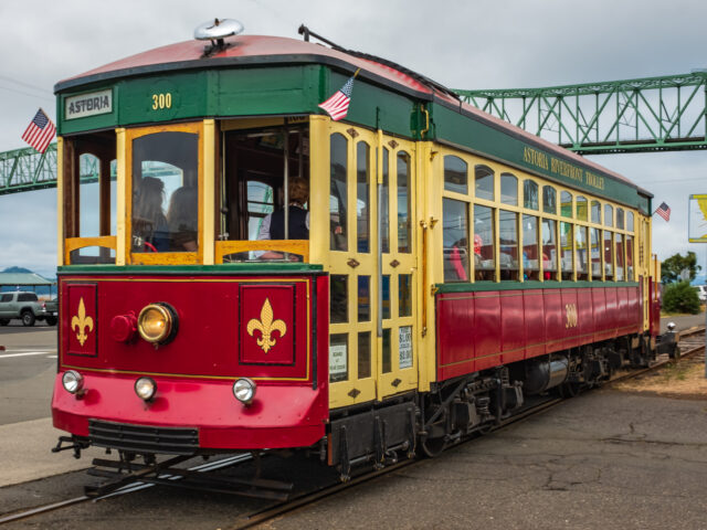 Astoria Riverfront Trolley