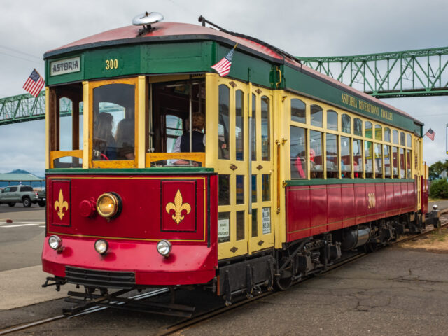 Astoria Riverfront Trolley